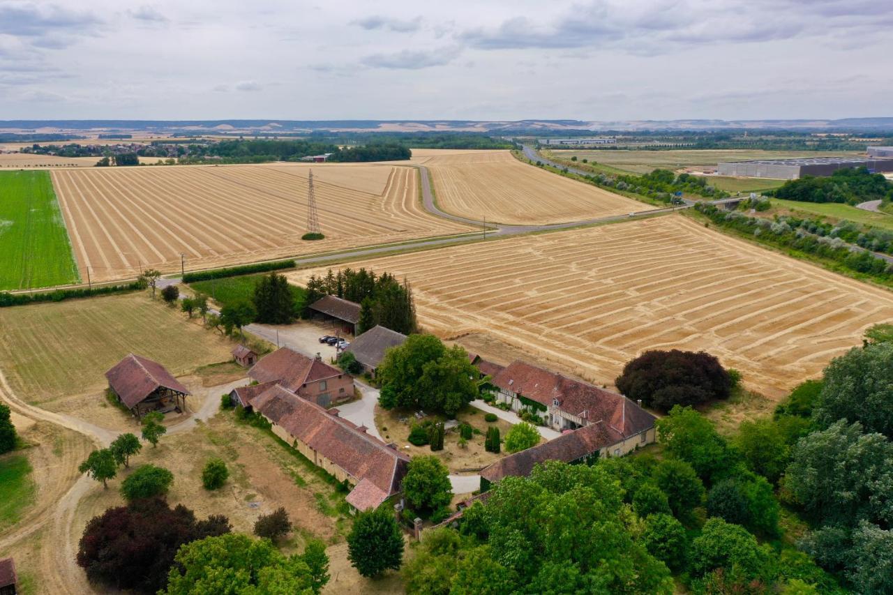 Bed and Breakfast Domaine De La Creuse Moussey  Екстер'єр фото
